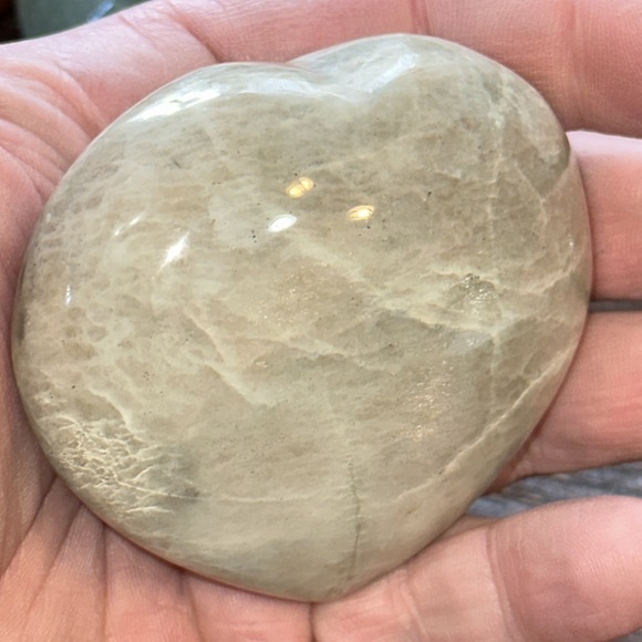 🔥SALE🔥 Green Moonstone Crystal Heart Carving! Watch The Video! - Picture 4 of 4